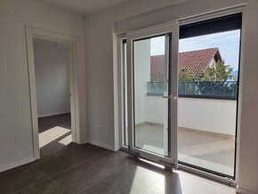 CHORVÁTSKO - Nové apartmány 40 m od mora - SRIMA - 16