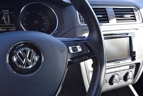 Volkswagen Jetta 1,2 tsi r.2015 - 77kw 6 rychlosti - TOP - 16