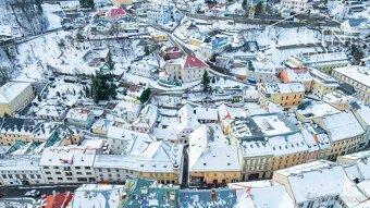 V centre Banskej Štiavnice rodinný dom s parkovaním vo dvore - 16