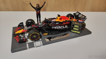 Max Verstappen 1:18 + Figurka + podpis karta - 16