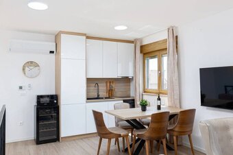 CHORVÁTSKO - Luxusné apartmány 10 m od mora - PAG, POVLJANA - 16