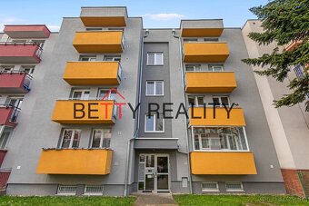 PRENÁJOM 4i BA ruž.- TRNÁVKA - 87 m2, zariad, 3x loggia, - 16