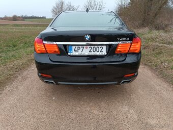 BMW 740d 4x4 Noční vidění,ACC,Nez.Topení 199t km 2011 - 16