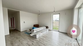 Krásny 4 izbový RD bungalov 92,26 m2 na pozemku 495 m2, Sene - 16