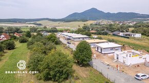 REZERVOVANÉ - Stavebný pozemok s IS na pozemku, 300 m od Pre - 16