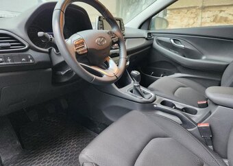 Hyundai i30 1.4-FASTBACK-KAMERA-ZÁRUKA - 16