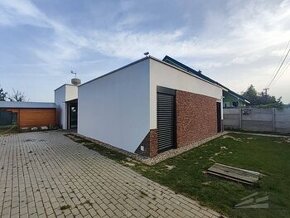 Krásny štvorizbový rodinný dom typu bungalov v Ružinove - 16