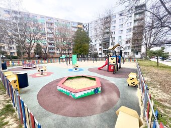 KOMPLETNE REKONŚTRUOVANÝ 3 IZB. BYT S BALKÓNOM, 66M2, HOSPOD - 16