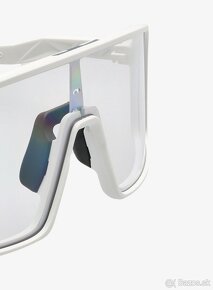 Oakley Sutro - Clear to Black Iridium Photochromic - Nové - 16