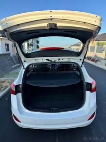 Hyundai i30 kombi CW 1,6i benzín MPI DOHC 16V Comfort 2014 - 16