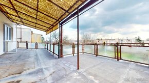 Centrum Šamorína, 6 izieb, 611m2 slnečný pozemok, garáž - 16