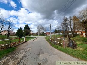 Rovinatý pozemok o rozlohe 2061m2 so starším rodinným domo - 16