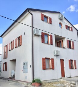 CHORVÁTSKO - Predám mezonetový 4+kk apartmán v Novigrade - 16