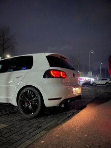 Volkswagen Golf 6 GTI 2.0tsi TOP - 16