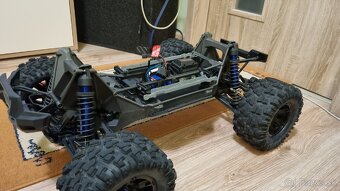 RC Auto Traxxas X Maxx 8s - 16