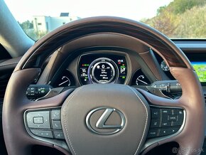 Lexus LS500h SUPERIOR - 16