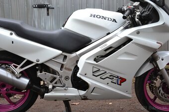 Honda VFR 750 RC36 - 16