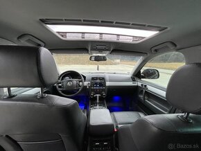 VW Touareg 3.0TDI 176KW vzduch,šiber,ťažné - 16