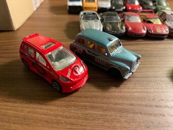 HOT WHEELS & MATCHBOX MODELY - 16