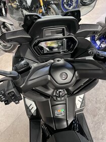 Yamaha Xmax 125 Tech Max DARK Magma a aj čierny - 16