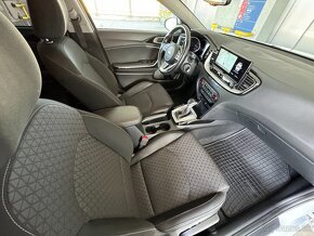 Kia Ceed kombi 1.6 CRDi MHEV Gold Automat - 16