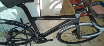 Kompletný karbónový cestný bicykel s elektronickou prehadzov - 16