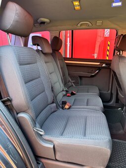 VOLKSWAGEN TOURAN, 1,9 TDI, AUTOMAT DSG, DVD, TAŽNÉ, NOSIČ - 16