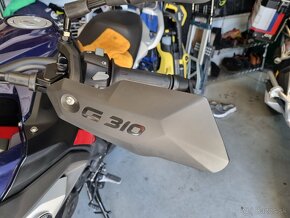 BMW G310 GS 2022 s mnohými doplnkami - 16