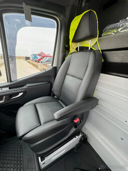 Mercedes-Benz Sprinter - odťahový špeciál so spaním a príves - 16