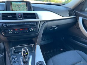 BMW RAD 3 TOURING 320D A/T - 16