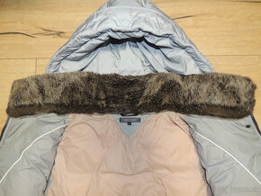 Moncler Duvet, Peak Performance a Tommy Hilfiger parka - 16