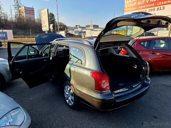 Toyota Avensis Combi 2.0 D-4D Terra - 16