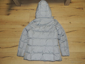 Moncler Duvet, Peak Performance a Tommy Hilfiger parka - 16