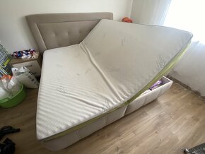 KOMPLET - kvalitna postel a 3 kvalitne matrace so stolikmi - 16