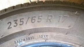 ZIMNÉ 235/65 R17 4 ks NEXEN 6 mm  a 2 ks MICHELIN cca 6-7 mm - 16