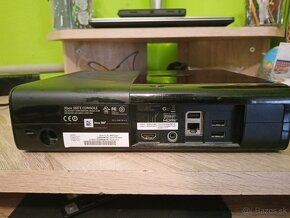 Xbox 360 E - 16