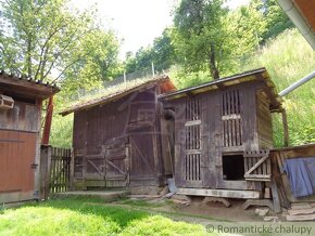 Rodinný dom s veľkou záhradou v malebnej dedinke Dobroč - 16