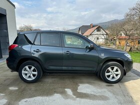 RAV4 2.2 D-4D 135k-4x4-r.v2008 - 16