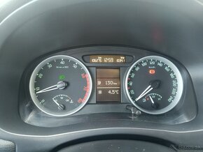 ŠKODA Roomster 1,6 benzín 106.275km TOP Stav - 16