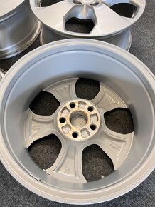 5x114,3 R17 originál alu disky Toyota RAV4 a senzory - 16