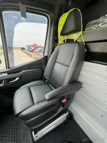 Mercedes-Benz Sprinter - odťahový špeciál so spaním a náves - 16