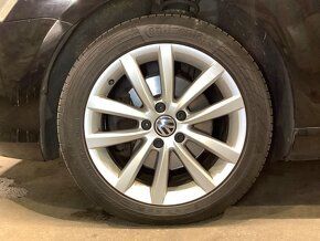 Volkswagen Passat B7 2.0 TDI Highline BlueMotion - 16