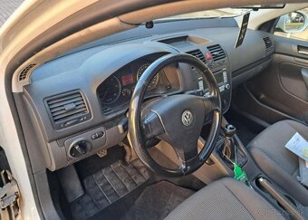 Volkswagen Golf 1,9 TDI nafta manuál 77 kw - 16