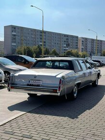 SVADOBNÉ AUTO - Cadillac Fleetwood 1979 - 16