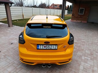 FORD FOCUS ST 2.0i - 16