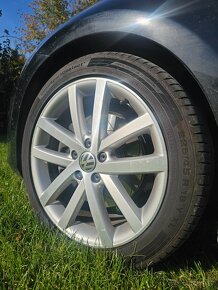 VW GOLF ČIERNY 4x4 2.0 TDI, STREŠNÉ OKNO, HIGHLINE - 17