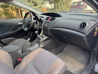 Honda Civic 1.8VTEC 2012 PLNE POJAZDNÉ - 17