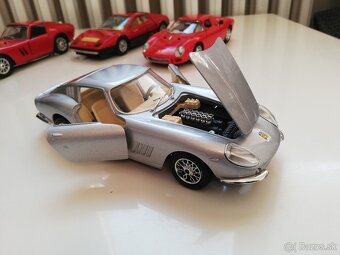 1:24 Bburago 4ks Ferrari modelov - 17