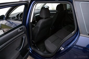 Volkswagen Golf 1.6 TDI Comfortline Modrý - 17