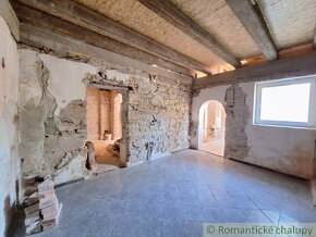 Priestranný dom v rekonštrukcii v krásnej dedinke Kamenica - 17